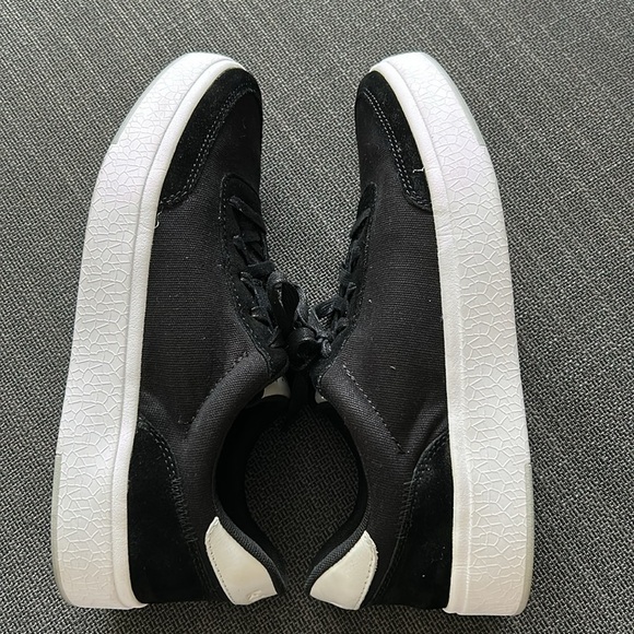 Kizik black Shoes / Sneakers 9.5 - Picture 6 of 8